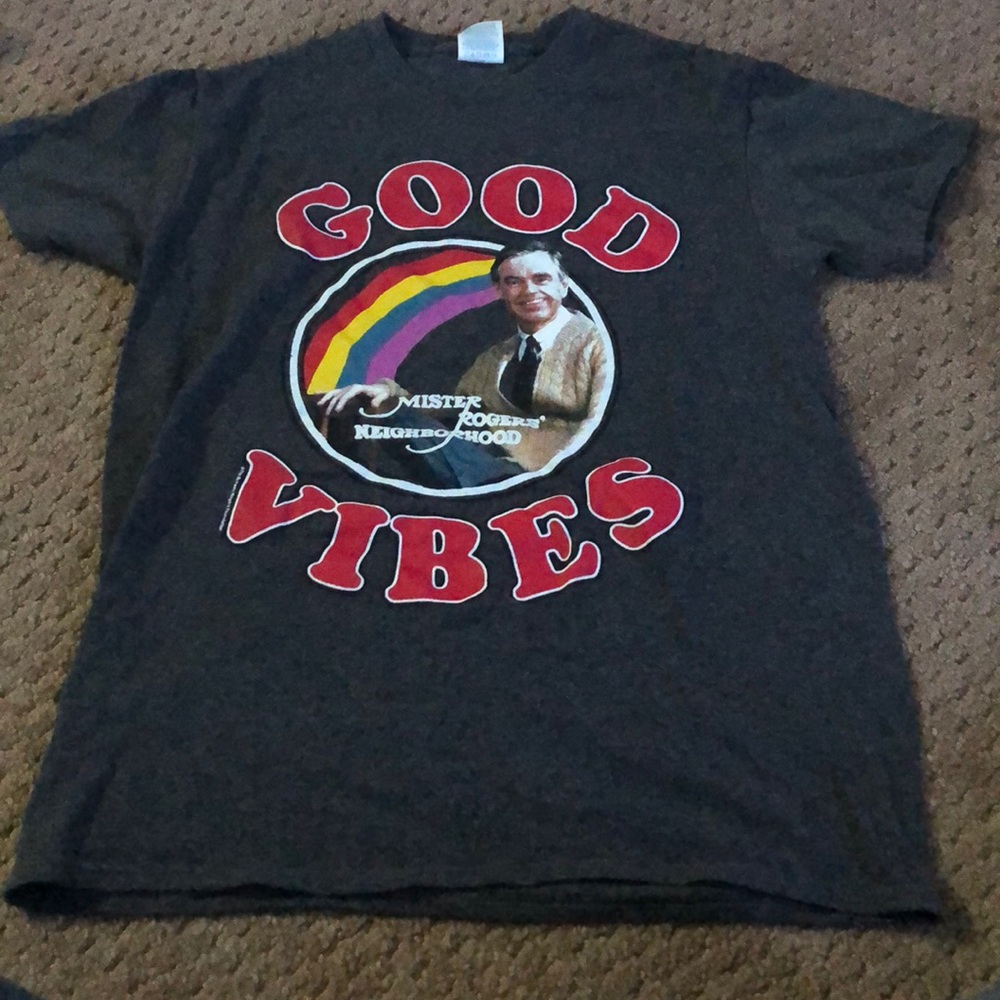 MR RODGERS GRAPHIC TEE